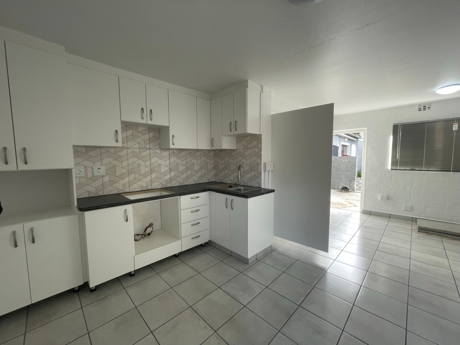 To Let 1 Bedroom Property for Rent in Zonnebloem Western Cape